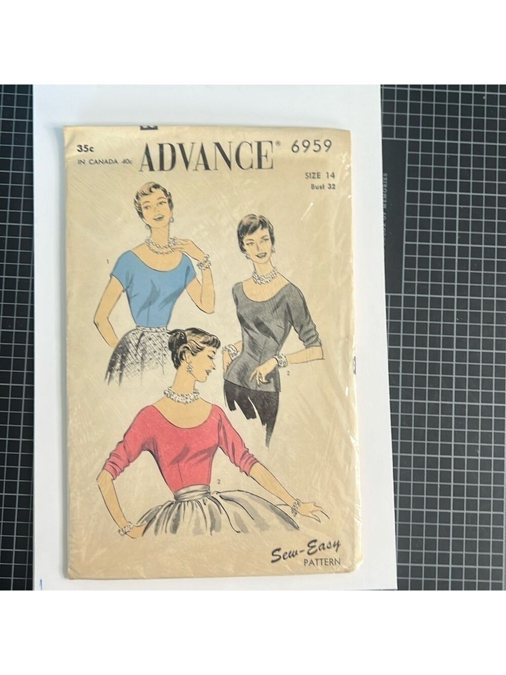 Advance Sewing Pattern 6959 Misses size 14, bust 32”. Blouse pattern. Vintage